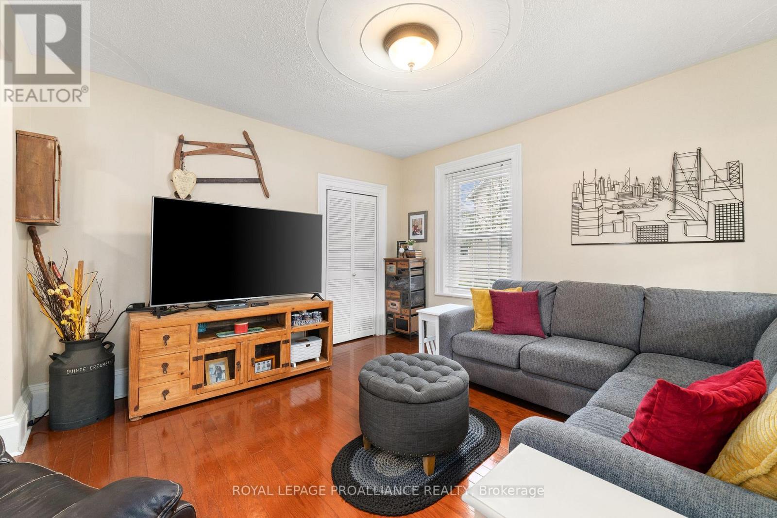 












16 BENJAMIN STREET

,
Belleville (Belleville Ward),




Ontario
K8P1P7

