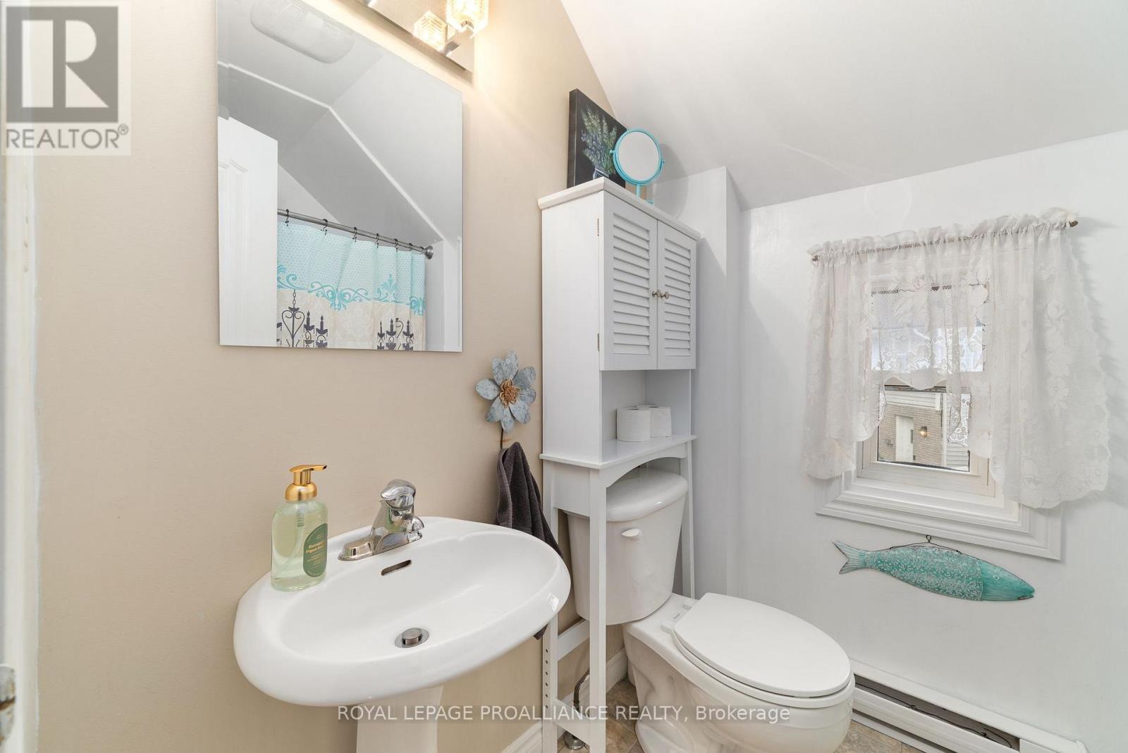 












16 BENJAMIN STREET

,
Belleville (Belleville Ward),




Ontario
K8P1P7

