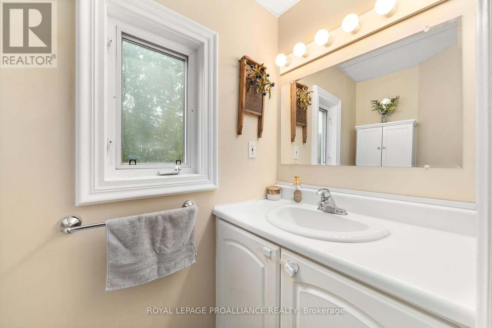 












16 BENJAMIN STREET

,
Belleville (Belleville Ward),




Ontario
K8P1P7

