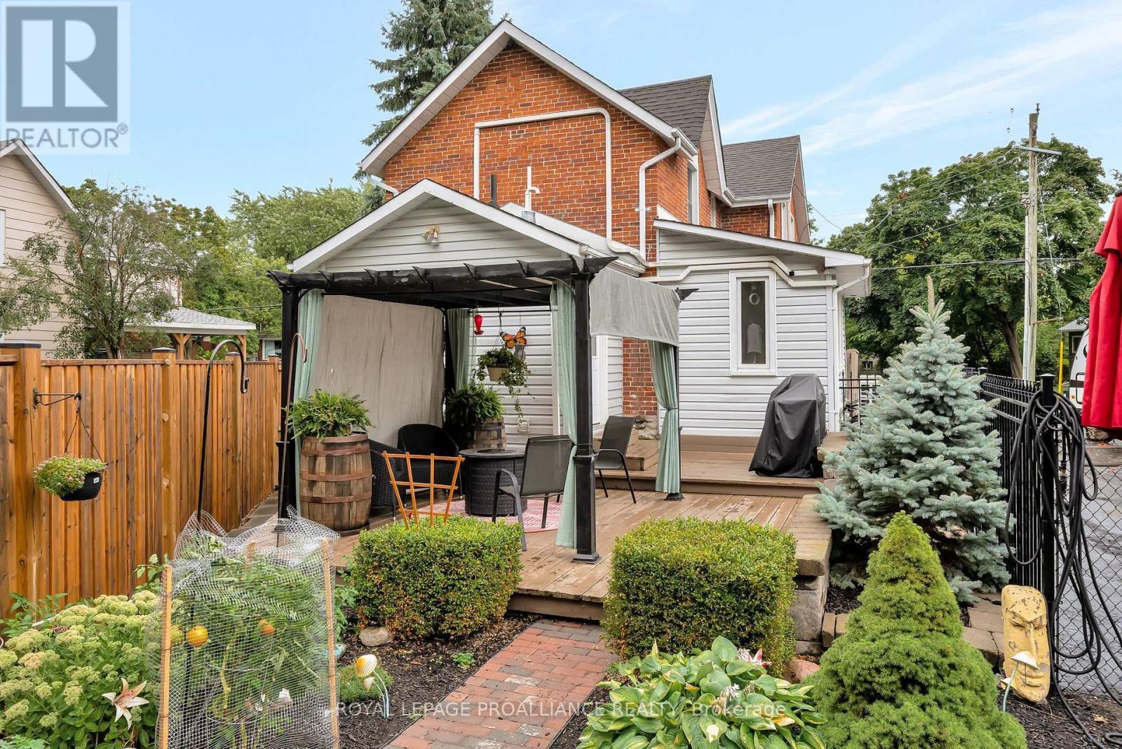 












16 BENJAMIN STREET

,
Belleville (Belleville Ward),




Ontario
K8P1P7

