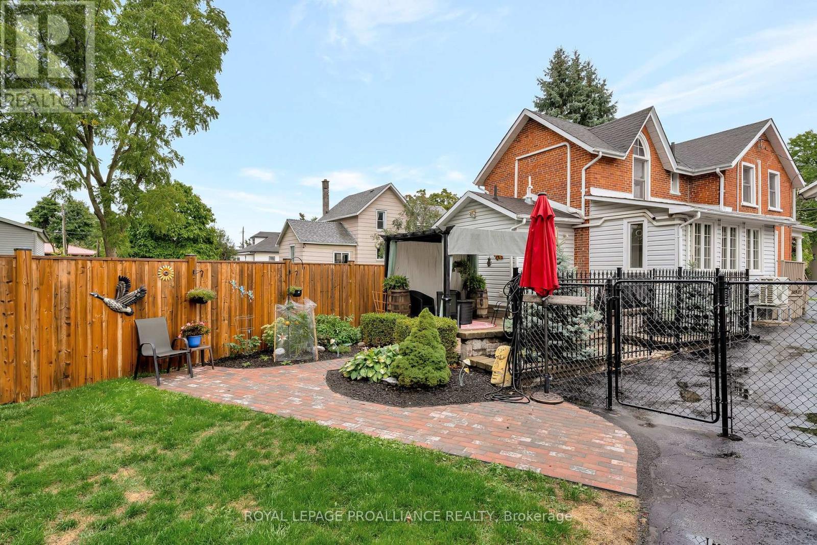 












16 BENJAMIN STREET

,
Belleville (Belleville Ward),




Ontario
K8P1P7

