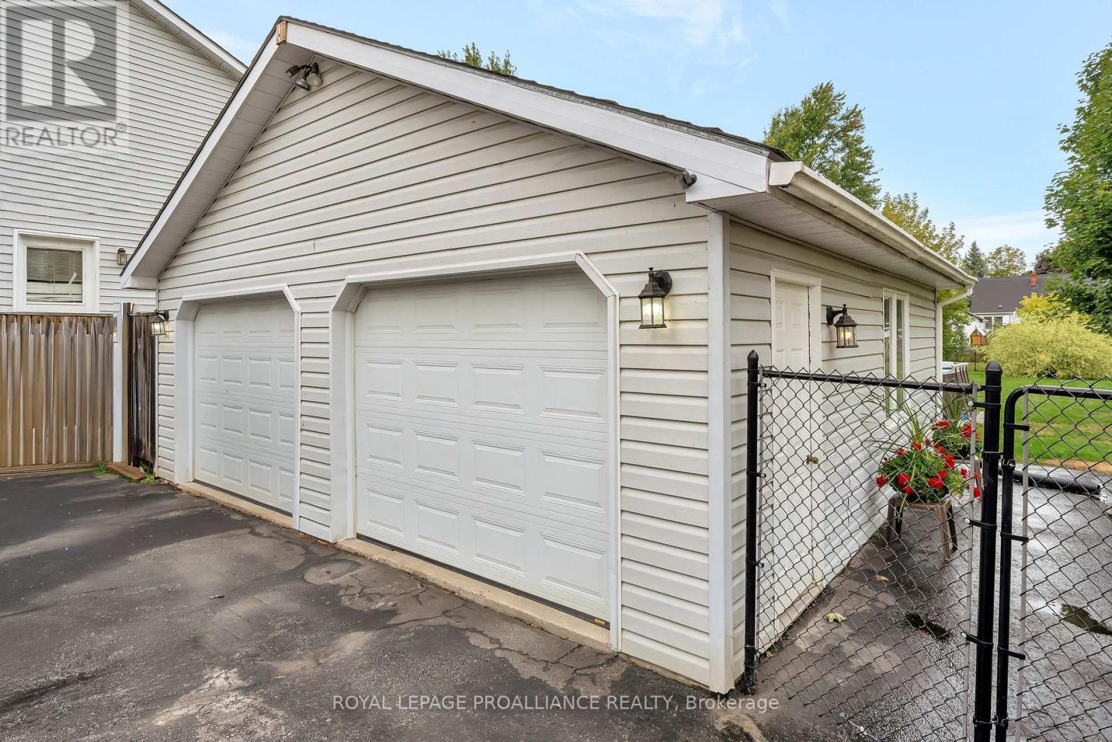 












16 BENJAMIN STREET

,
Belleville (Belleville Ward),




Ontario
K8P1P7

