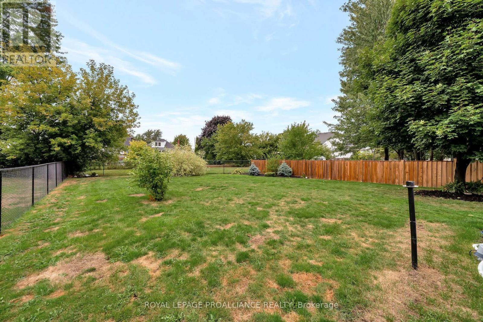 












16 BENJAMIN STREET

,
Belleville (Belleville Ward),




Ontario
K8P1P7

