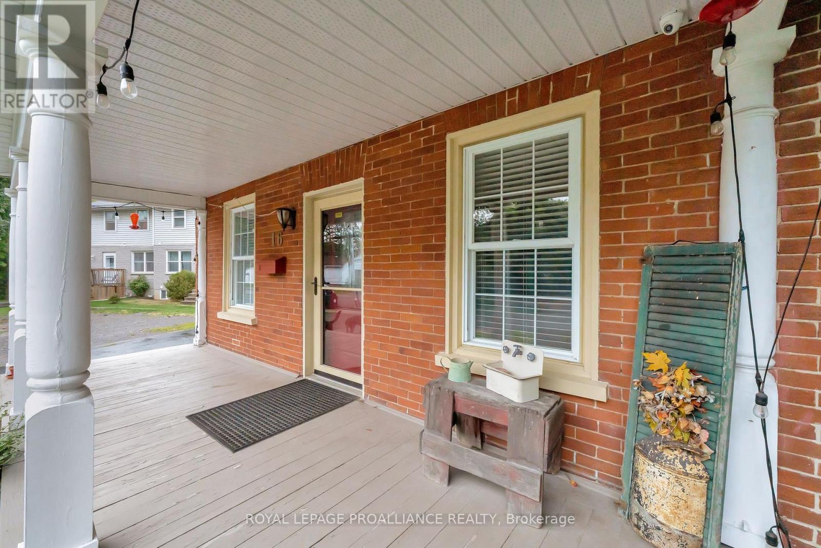 












16 BENJAMIN STREET

,
Belleville (Belleville Ward),




Ontario
K8P1P7

