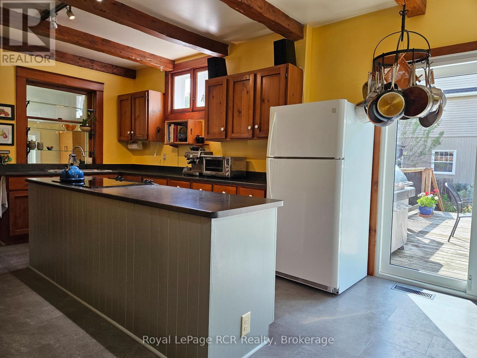 












410 2ND AVENUE E

,
Owen Sound,




Ontario
N4K2G3

