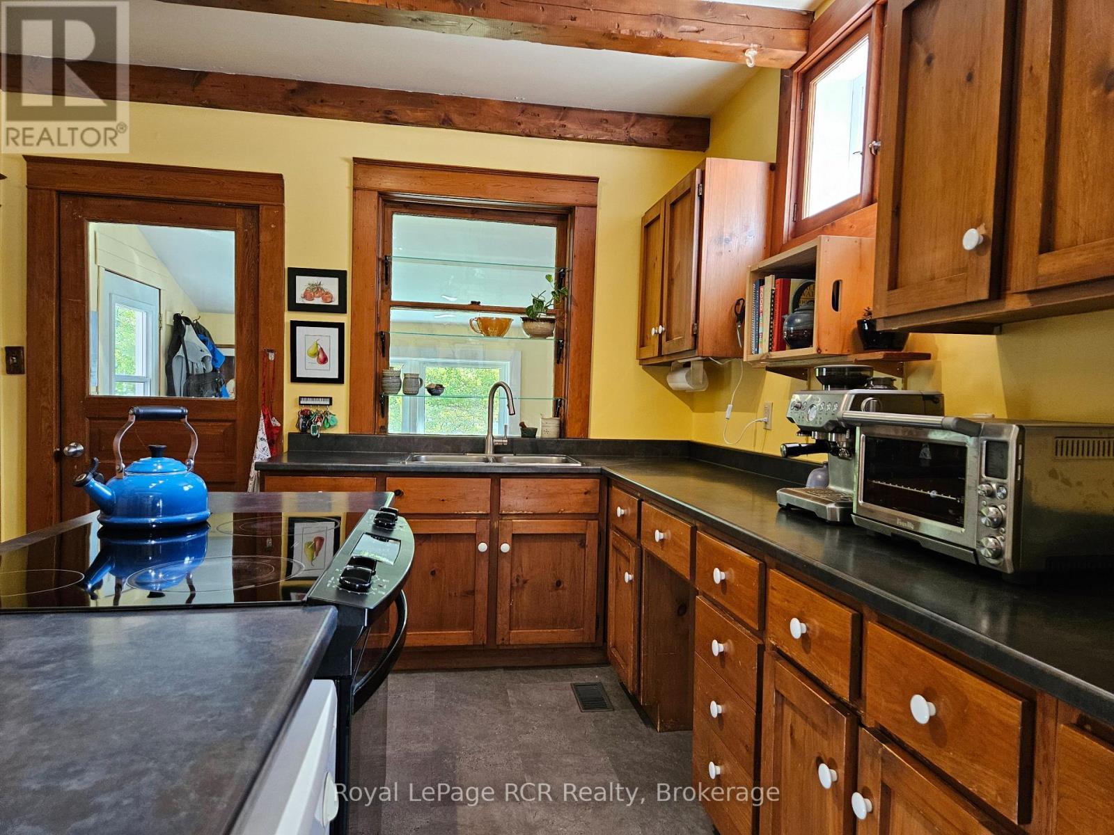 












410 2ND AVENUE E

,
Owen Sound,




Ontario
N4K2G3

