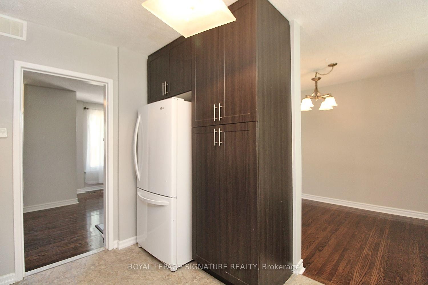 









27


Cornwallis

Drive,
Toronto,




ON
M1P 1H1

