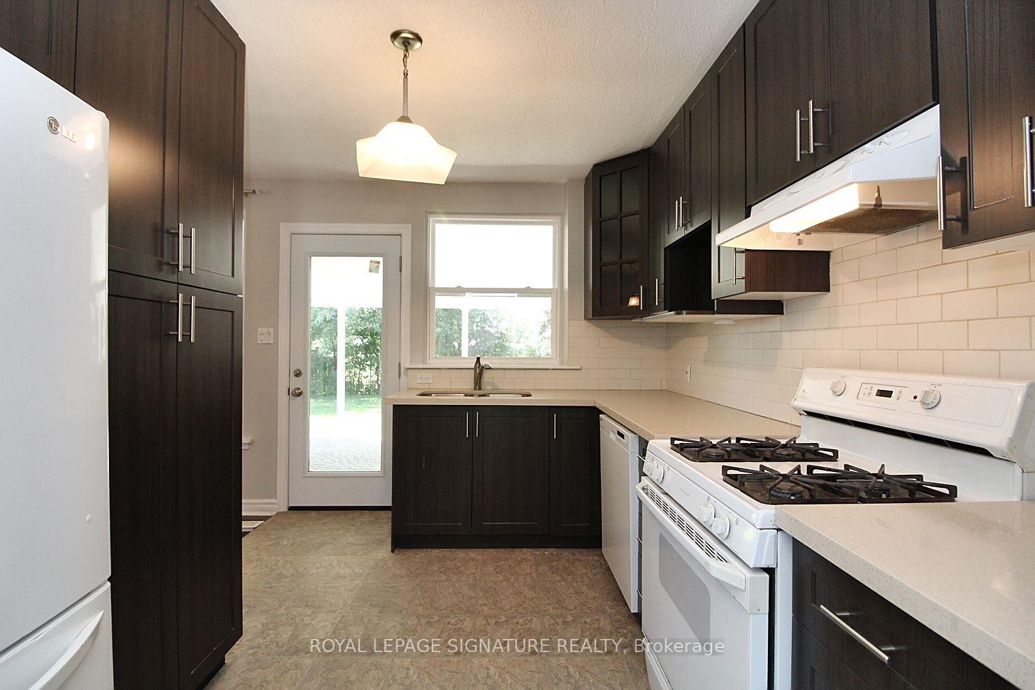 









27


Cornwallis

Drive,
Toronto,




ON
M1P 1H1

