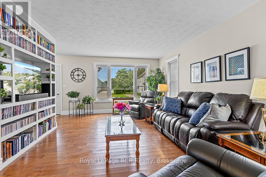 












524 SCOTT STREET

,
South Bruce Peninsula,




Ontario
N0H2T0

