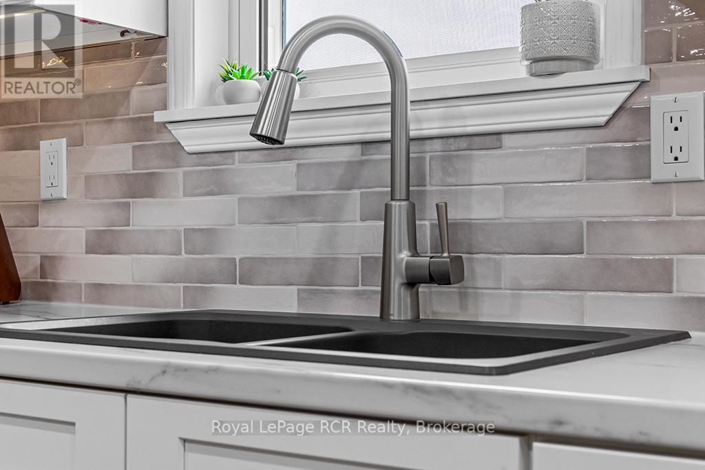 












524 SCOTT STREET

,
South Bruce Peninsula,




Ontario
N0H2T0

