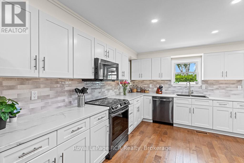 












524 SCOTT STREET

,
South Bruce Peninsula,




Ontario
N0H2T0

