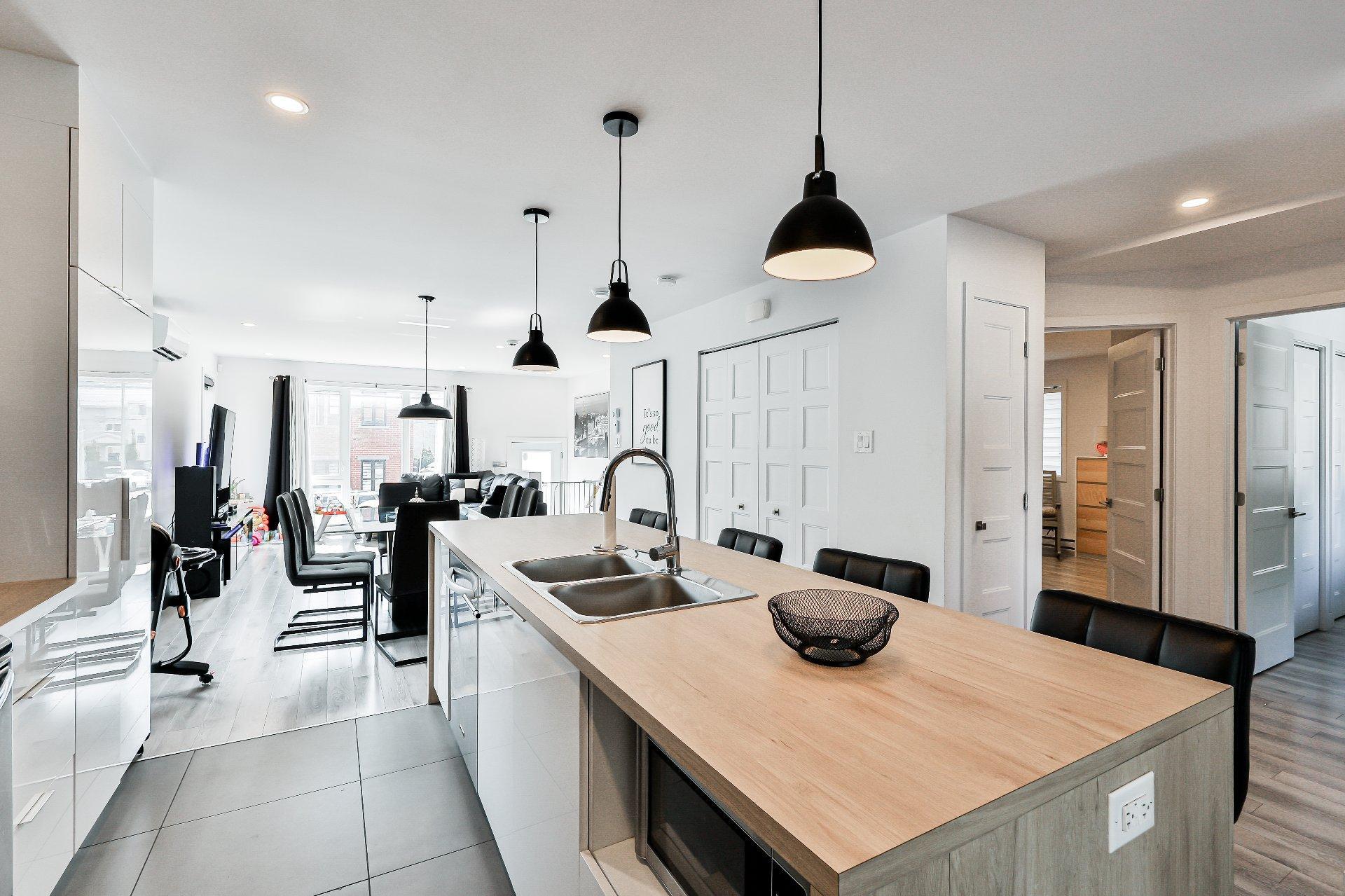 









47

 - 51


Rue du Sacré-Coeur

,
Charlemagne,




QC
J5Z1W7

