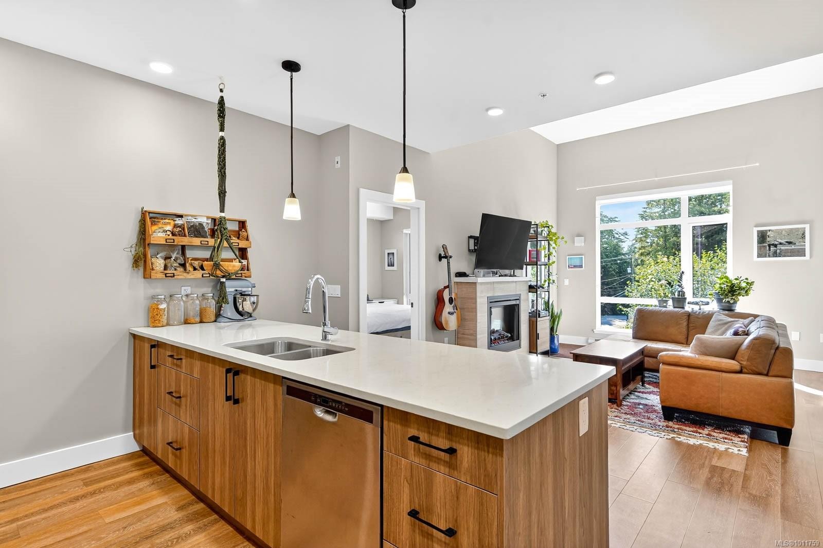 









700


Yew Wood

Rd, 302,
Tofino,




BC
V0R 2Z0

