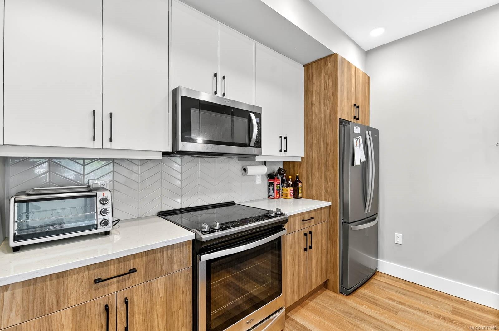 









700


Yew Wood

Rd, 302,
Tofino,




BC
V0R 2Z0

