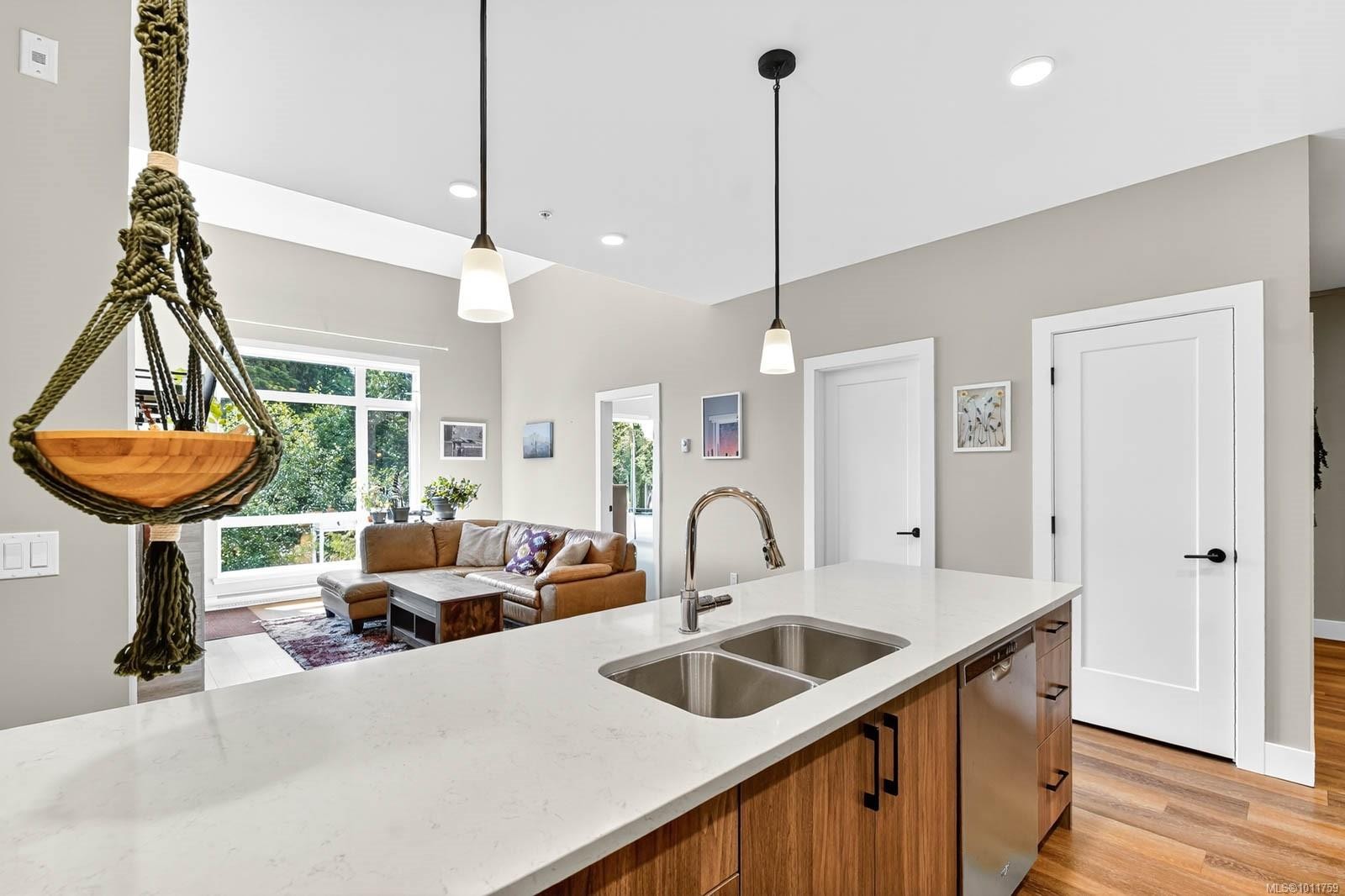 









700


Yew Wood

Rd, 302,
Tofino,




BC
V0R 2Z0

