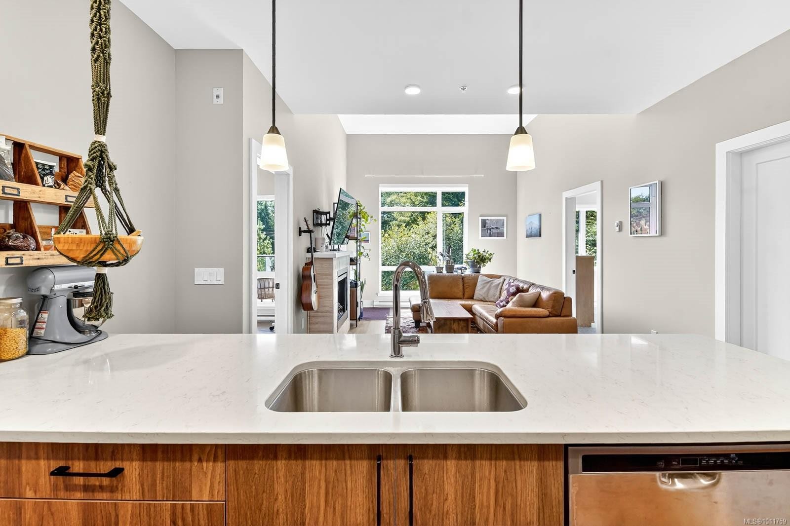 









700


Yew Wood

Rd, 302,
Tofino,




BC
V0R 2Z0

