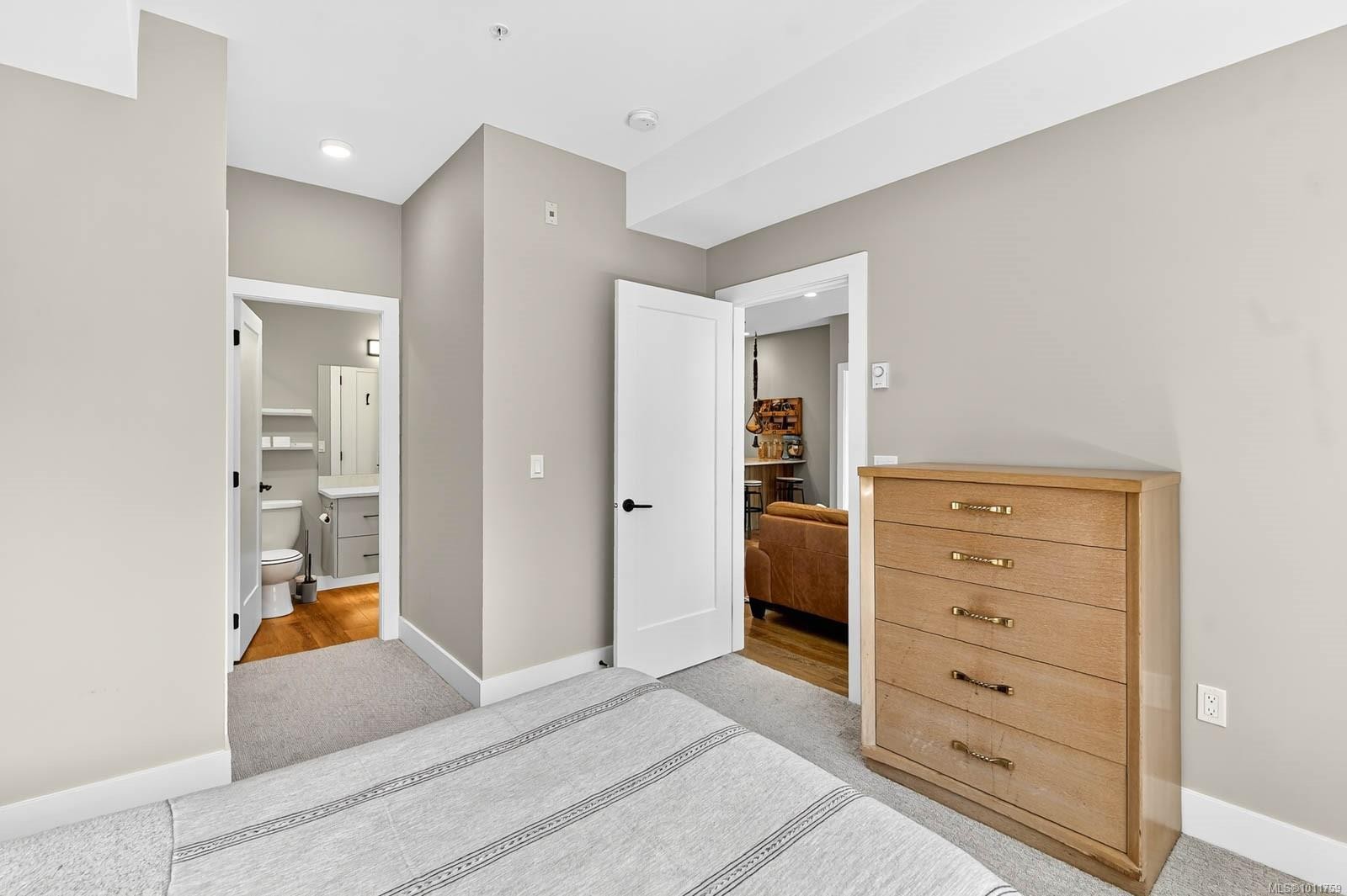 









700


Yew Wood

Rd, 302,
Tofino,




BC
V0R 2Z0

