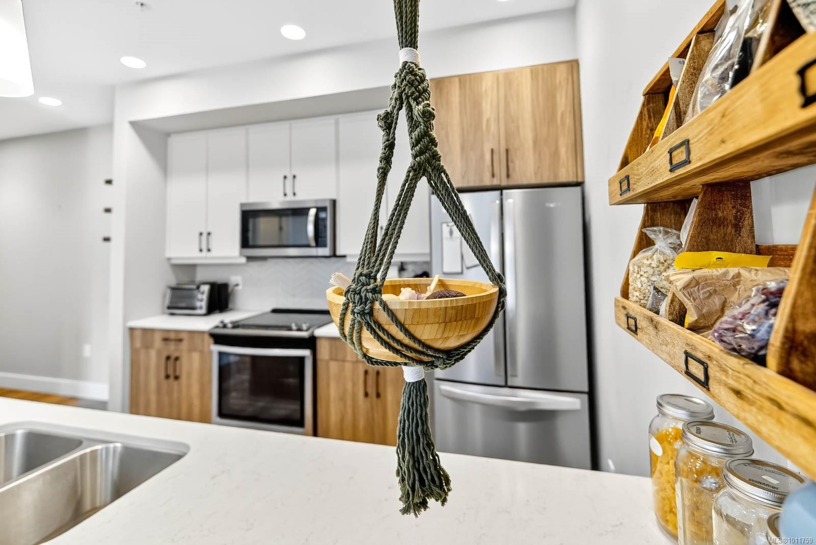 









700


Yew Wood

Rd, 302,
Tofino,




BC
V0R 2Z0

