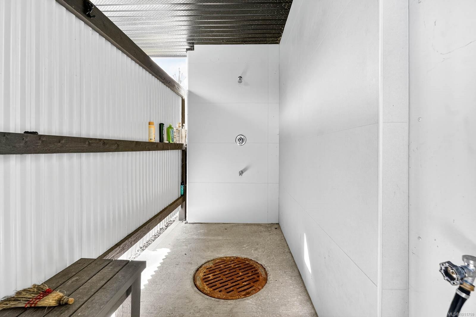 









700


Yew Wood

Rd, 302,
Tofino,




BC
V0R 2Z0

