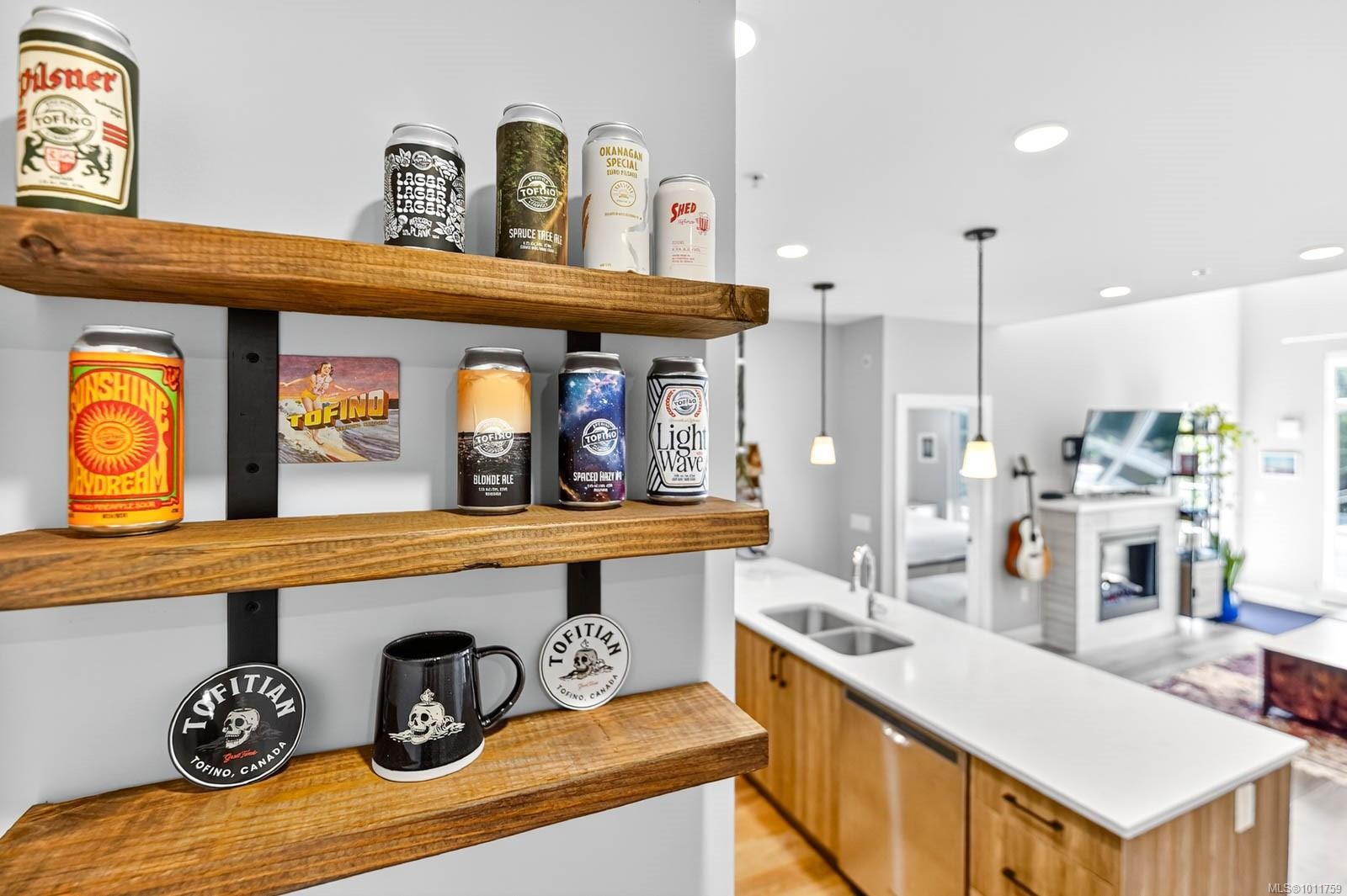 









700


Yew Wood

Rd, 302,
Tofino,




BC
V0R 2Z0

