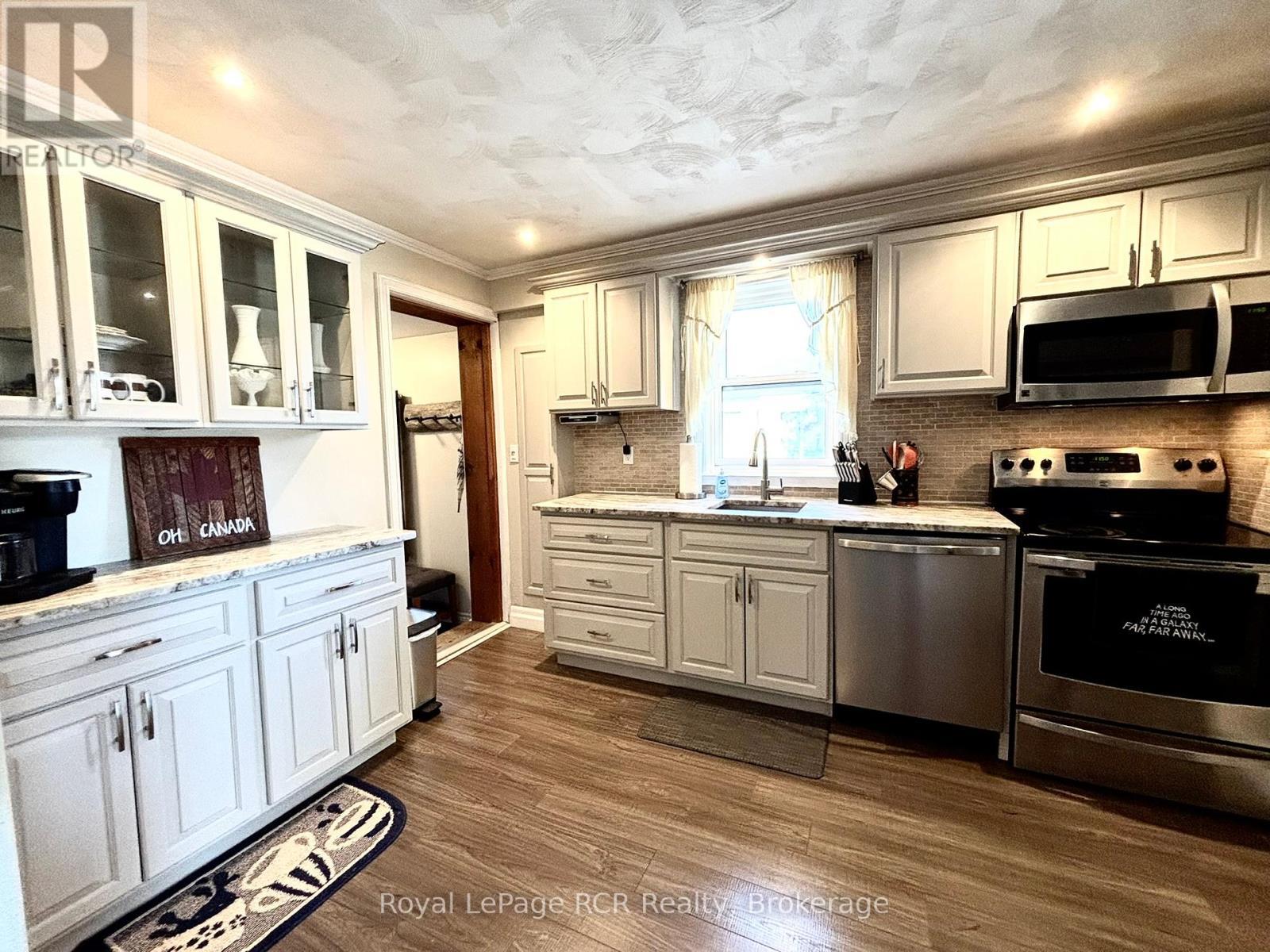 












1198 2ND AVENUE W

,
Owen Sound,




Ontario
N4K4N2

