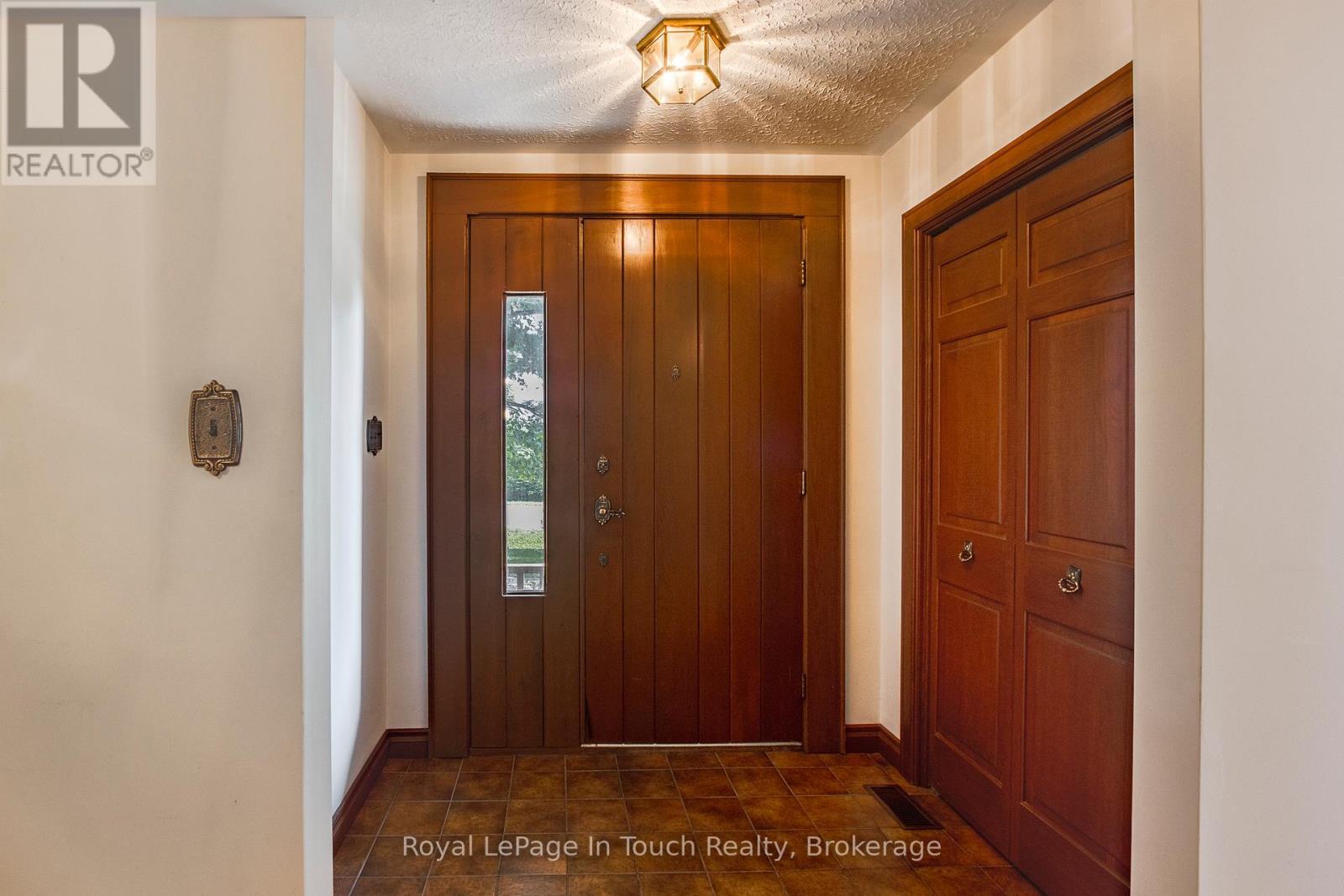 












236 CONCESSION 12 ROAD W

,
Tiny,




Ontario
L0L2J0

