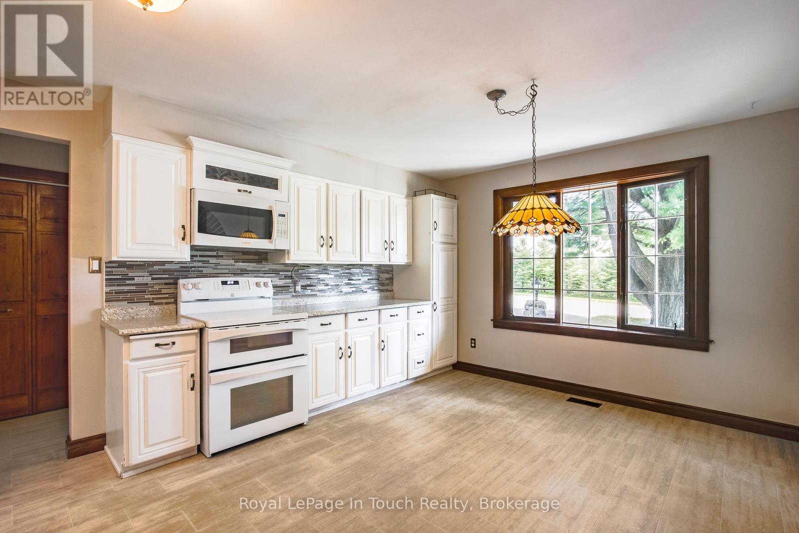 












236 CONCESSION 12 ROAD W

,
Tiny,




Ontario
L0L2J0

