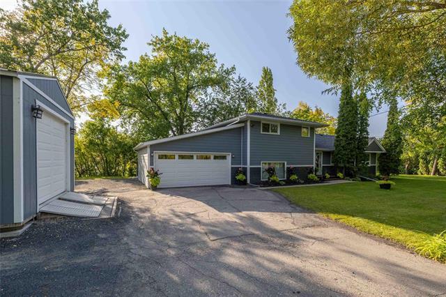 









3454


Henderson

HWY,
East St Paul,




MB
R2E 1A8


