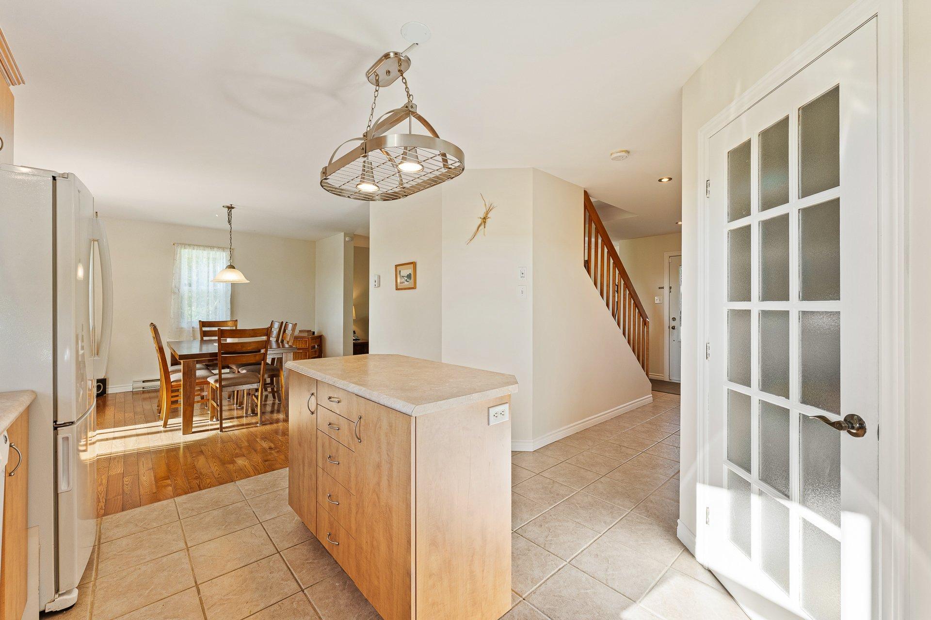









145


Rue Ducharme

,
Sainte-Catherine-de-Hatley,




QC
J0B1W0

