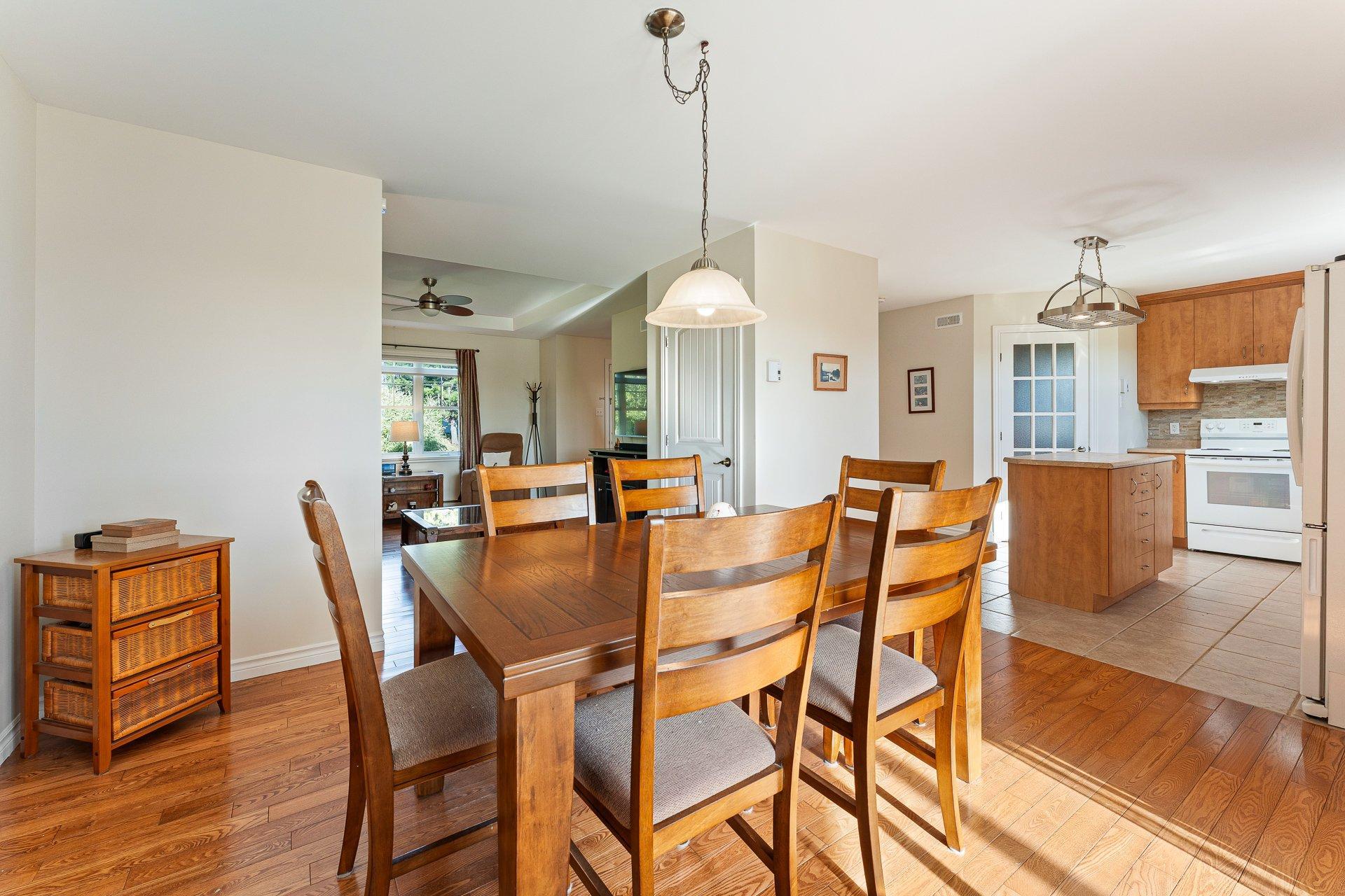 









145


Rue Ducharme

,
Sainte-Catherine-de-Hatley,




QC
J0B1W0

