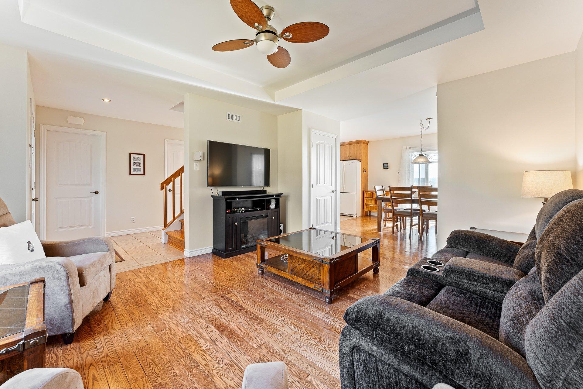 









145


Rue Ducharme

,
Sainte-Catherine-de-Hatley,




QC
J0B1W0

