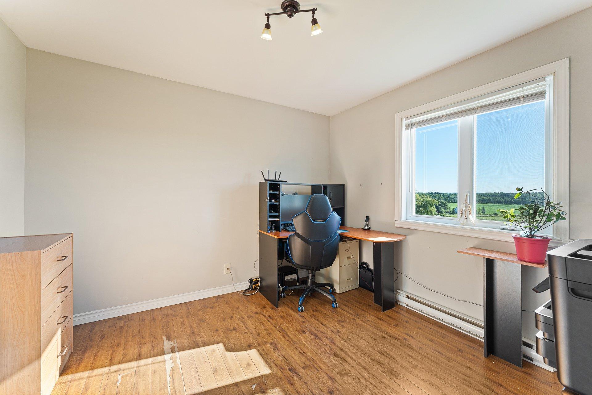 









145


Rue Ducharme

,
Sainte-Catherine-de-Hatley,




QC
J0B1W0

