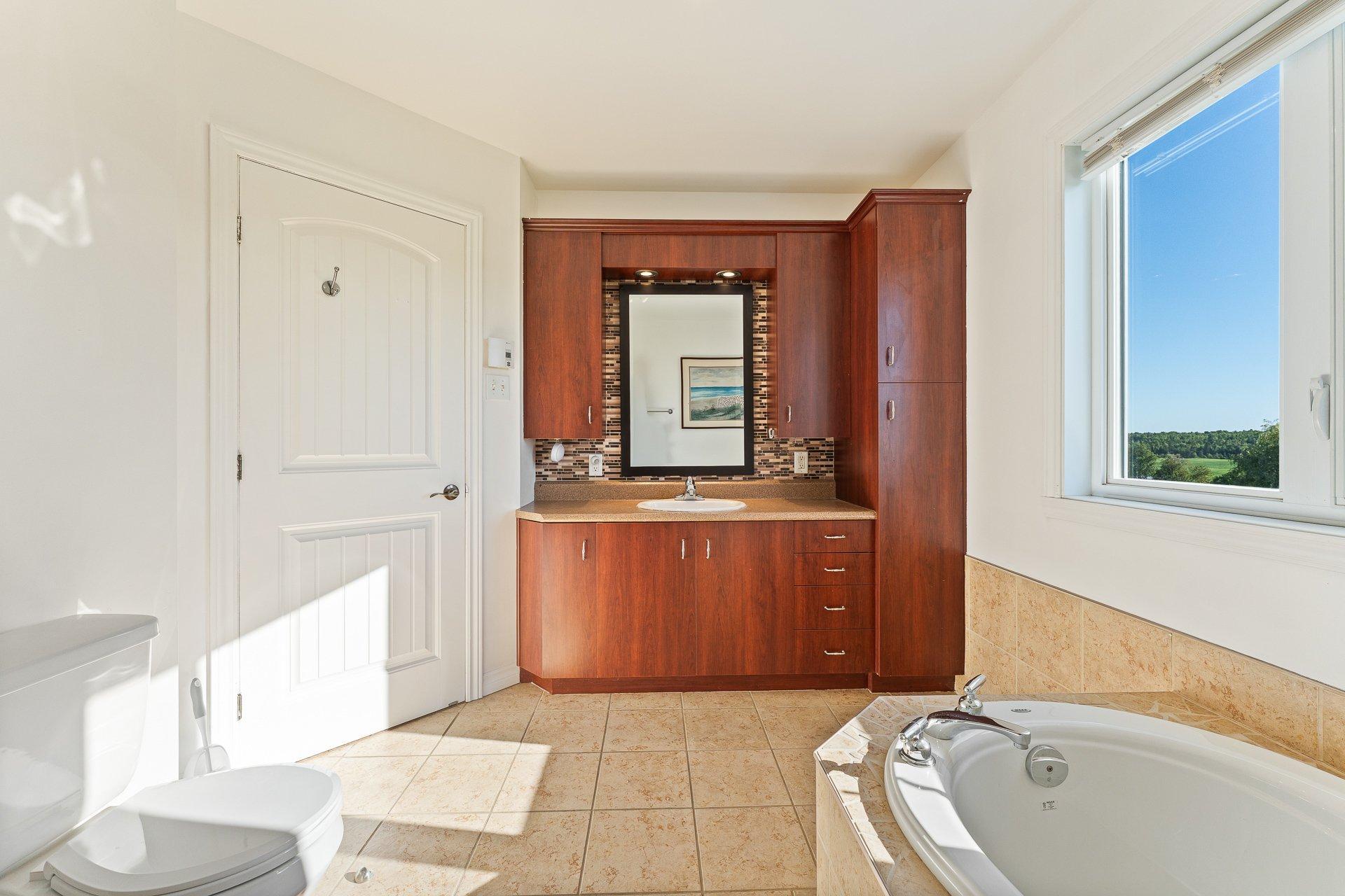 









145


Rue Ducharme

,
Sainte-Catherine-de-Hatley,




QC
J0B1W0

