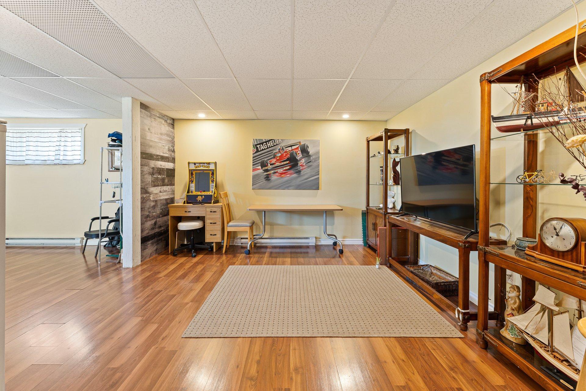 









145


Rue Ducharme

,
Sainte-Catherine-de-Hatley,




QC
J0B1W0

