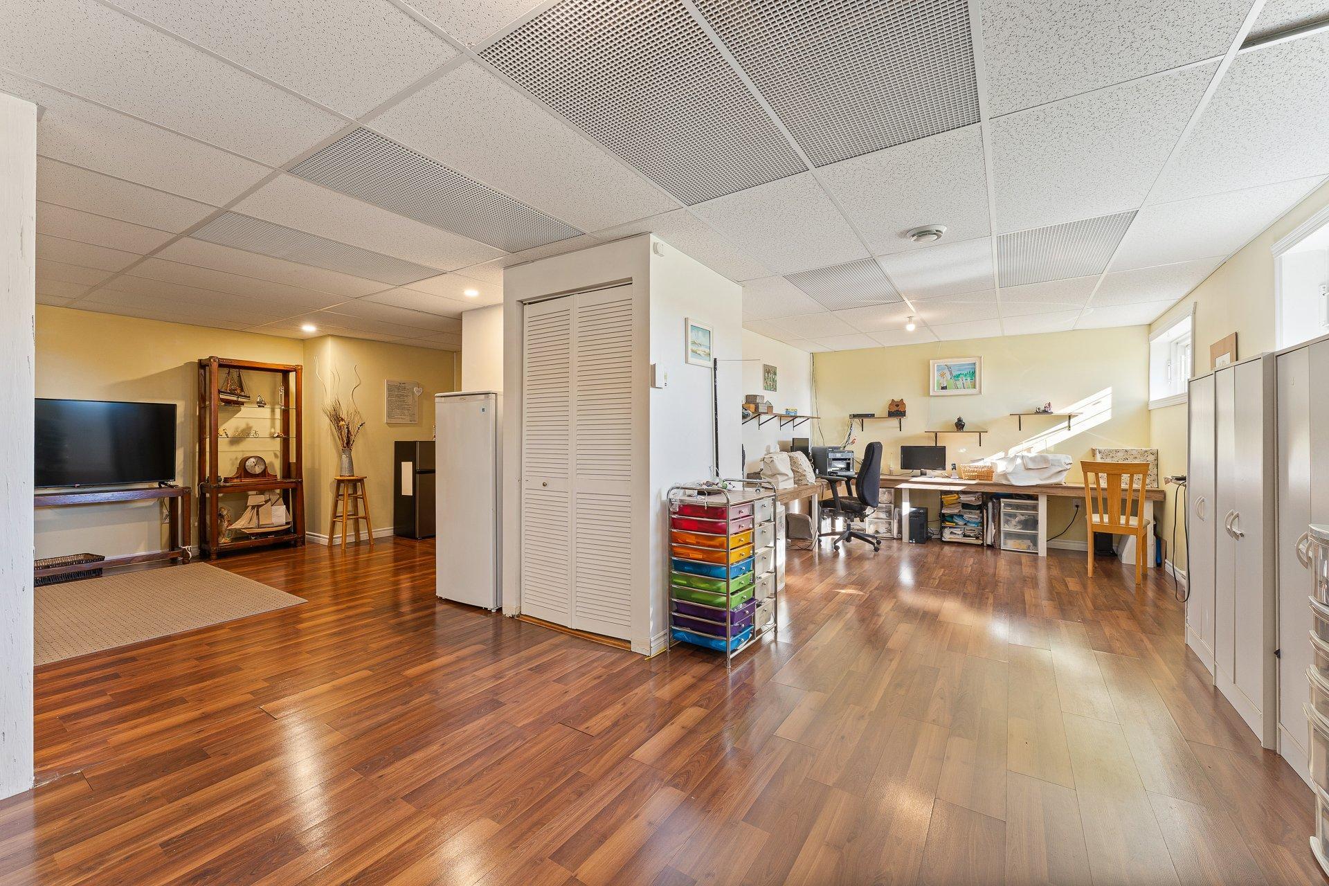 









145


Rue Ducharme

,
Sainte-Catherine-de-Hatley,




QC
J0B1W0

