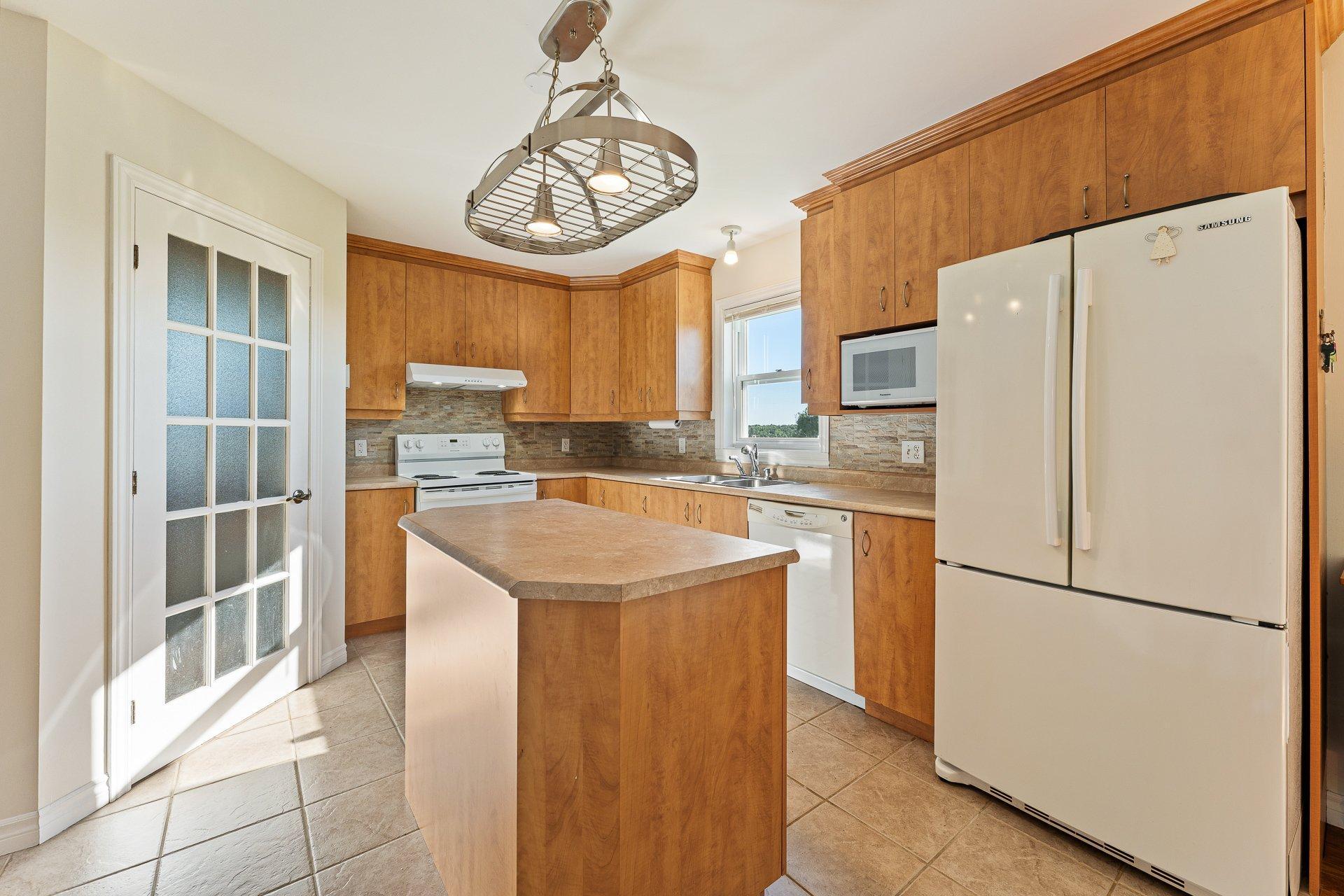 









145


Rue Ducharme

,
Sainte-Catherine-de-Hatley,




QC
J0B1W0

