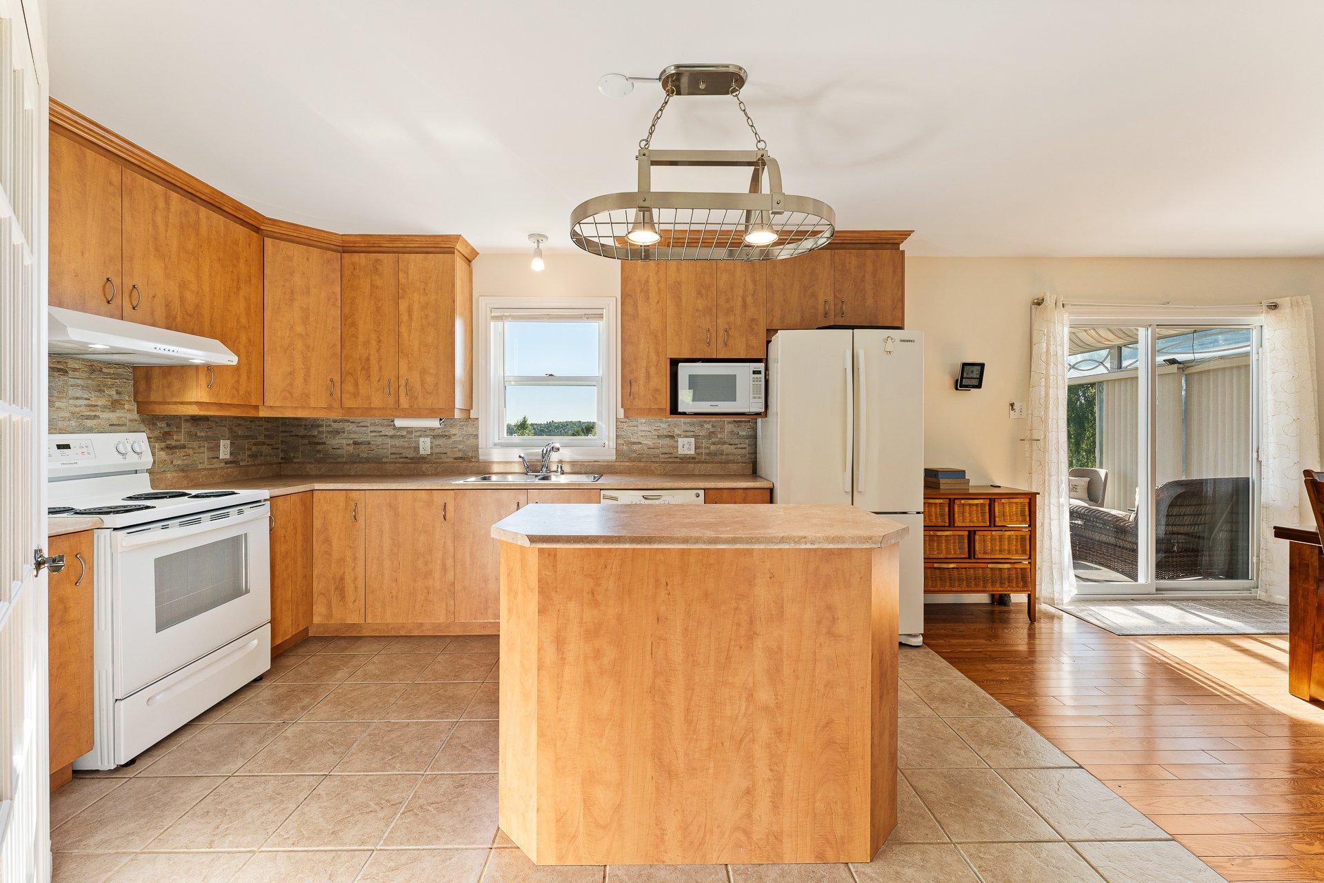 









145


Rue Ducharme

,
Sainte-Catherine-de-Hatley,




QC
J0B1W0

