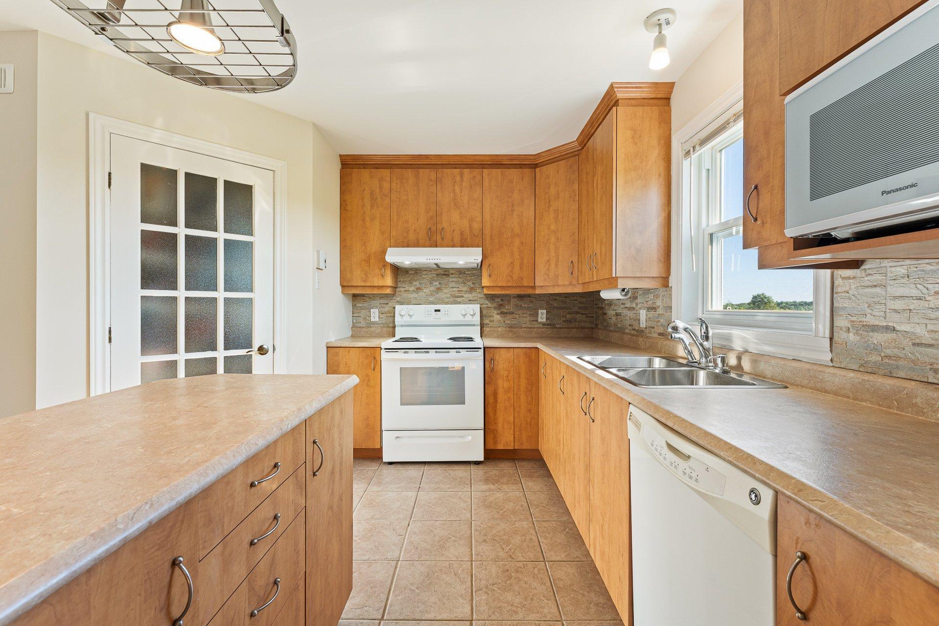 









145


Rue Ducharme

,
Sainte-Catherine-de-Hatley,




QC
J0B1W0

