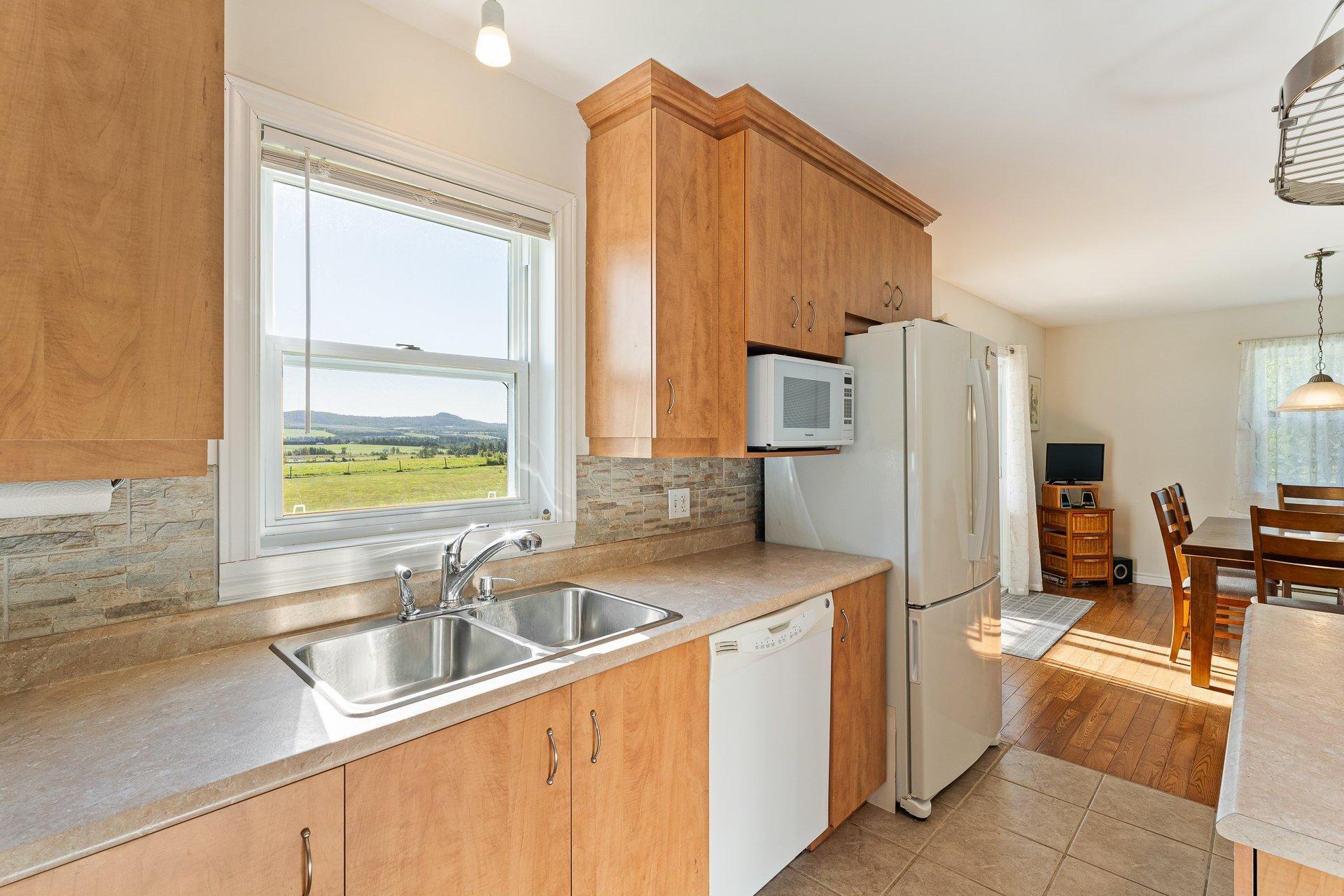









145


Rue Ducharme

,
Sainte-Catherine-de-Hatley,




QC
J0B1W0

