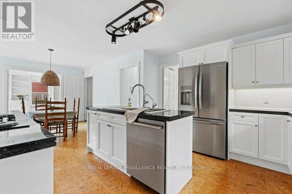 












254 MAIN STREET

,
Kingston (Kingston East (Incl Barret Crt)),




Ontario
K7K6W4

