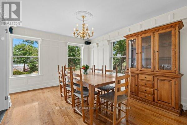 












254 MAIN STREET

,
Kingston (Kingston East (Incl Barret Crt)),




Ontario
K7K6W4

