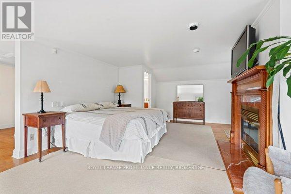 












254 MAIN STREET

,
Kingston (Kingston East (Incl Barret Crt)),




Ontario
K7K6W4

