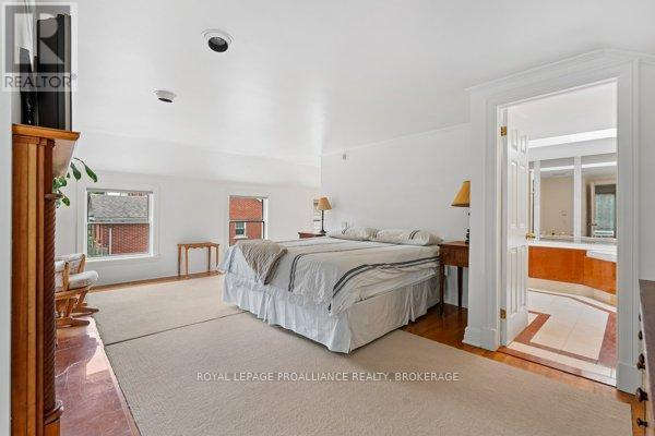 












254 MAIN STREET

,
Kingston (Kingston East (Incl Barret Crt)),




Ontario
K7K6W4

