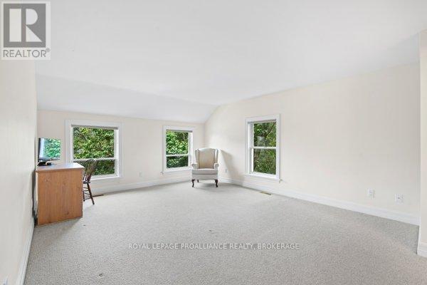 












254 MAIN STREET

,
Kingston (Kingston East (Incl Barret Crt)),




Ontario
K7K6W4

