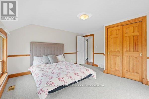 












254 MAIN STREET

,
Kingston (Kingston East (Incl Barret Crt)),




Ontario
K7K6W4

