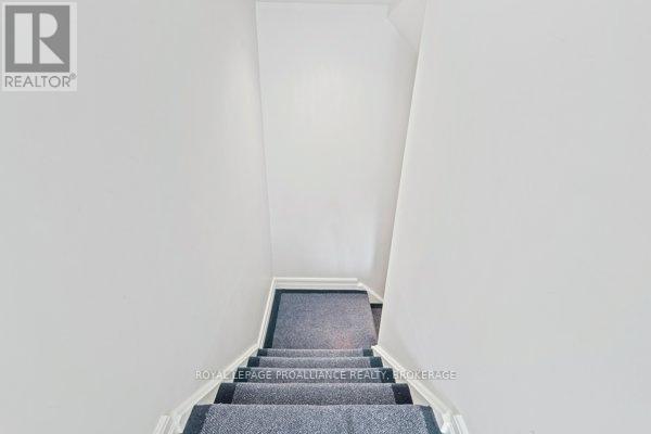 












254 MAIN STREET

,
Kingston (Kingston East (Incl Barret Crt)),




Ontario
K7K6W4

