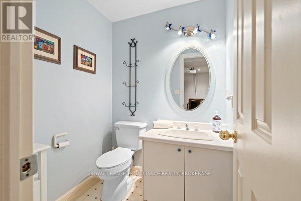 












254 MAIN STREET

,
Kingston (Kingston East (Incl Barret Crt)),




Ontario
K7K6W4

