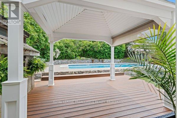 












254 MAIN STREET

,
Kingston (Kingston East (Incl Barret Crt)),




Ontario
K7K6W4

