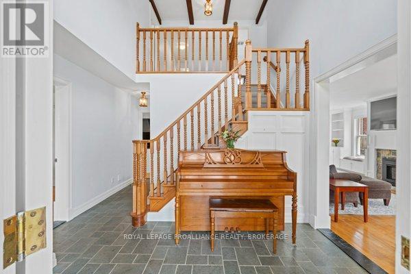












254 MAIN STREET

,
Kingston (Kingston East (Incl Barret Crt)),




Ontario
K7K6W4

