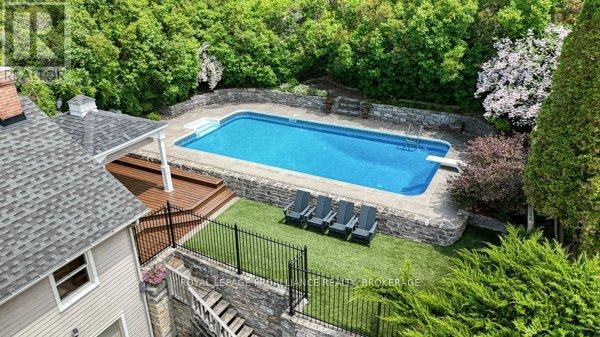 












254 MAIN STREET

,
Kingston (Kingston East (Incl Barret Crt)),




Ontario
K7K6W4

